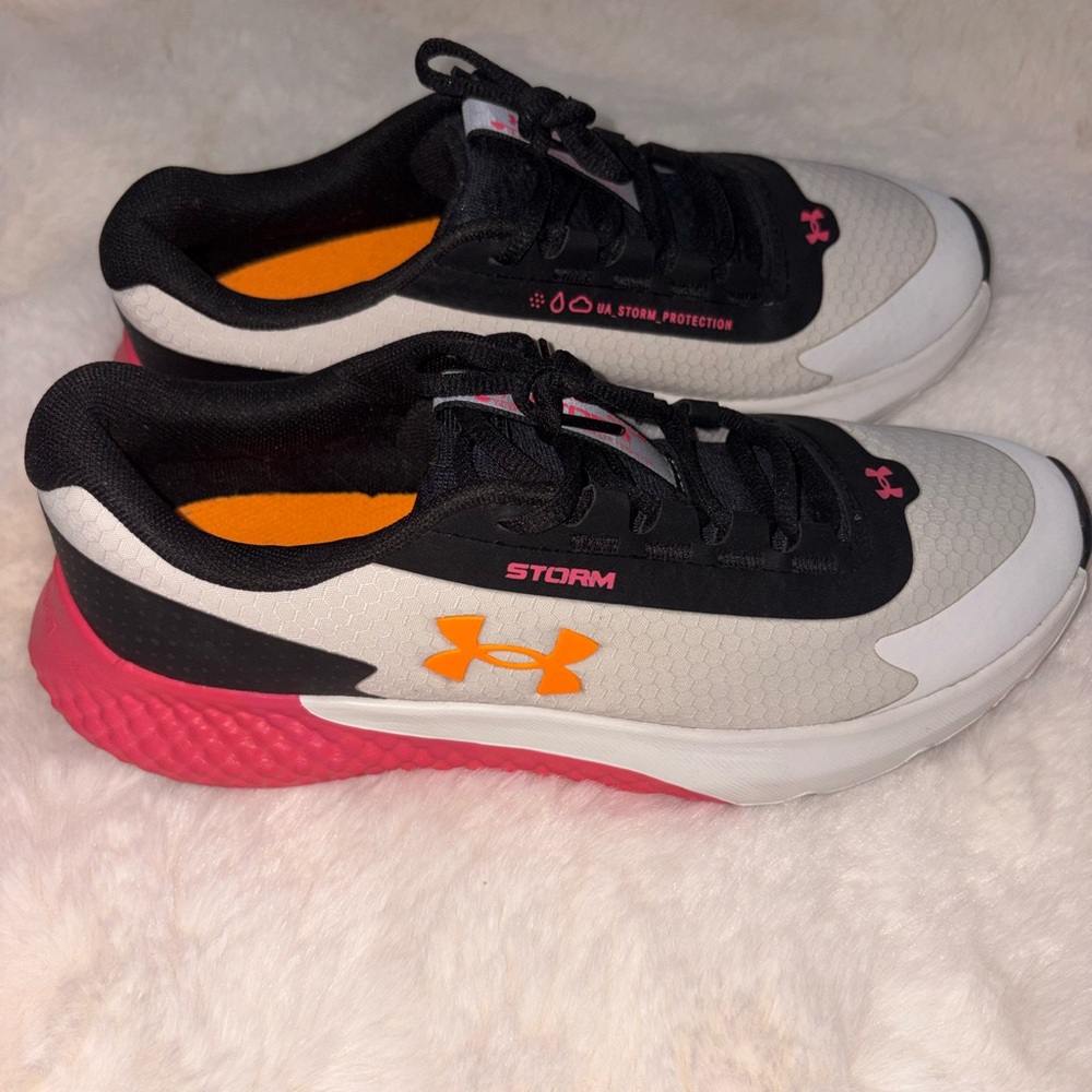 🔥🔥Under Armour Storm Women's Athletic Sneakers in White/Black/Pink- EUC🔥🔥